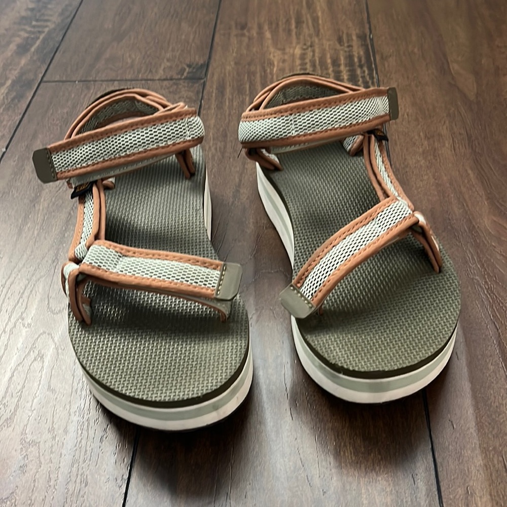Teva Olive Green/Tan Platform Sandals (size 7)